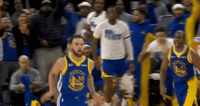 库里在公牛比赛中连败，回归赛场引发热议！